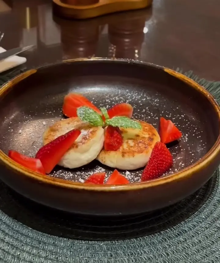Syrniki with fresh strawberries